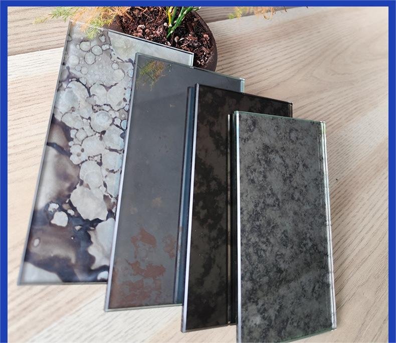 زجاج مرآة عتيق